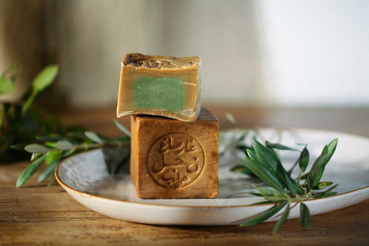 في تاريخ صابون الغار: رحلة عبر الألفيات