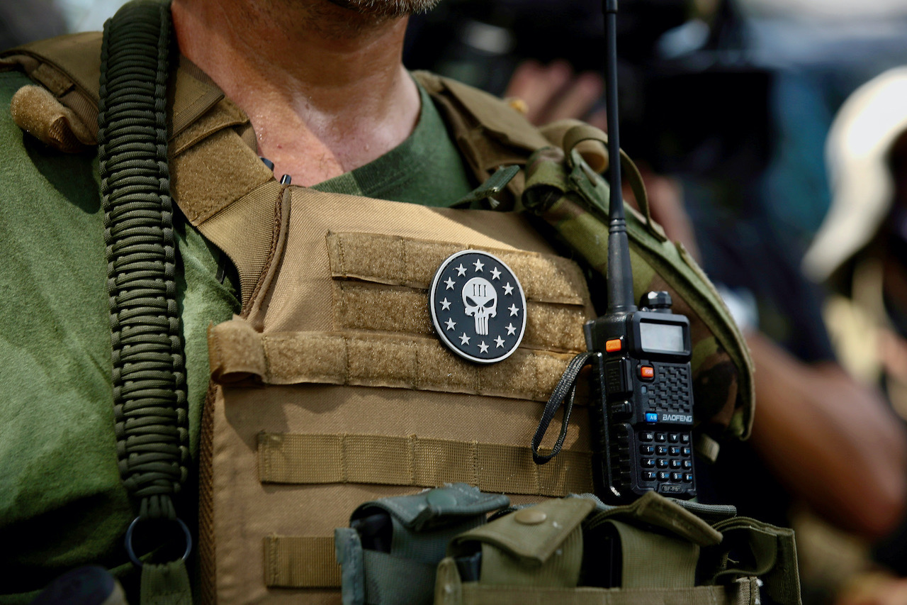 الشركات ذات الميثاق واحتكار العالم