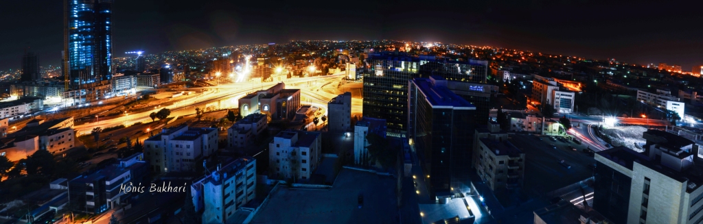 پانوراما ليليّة لمدينة عمّان في الأردن