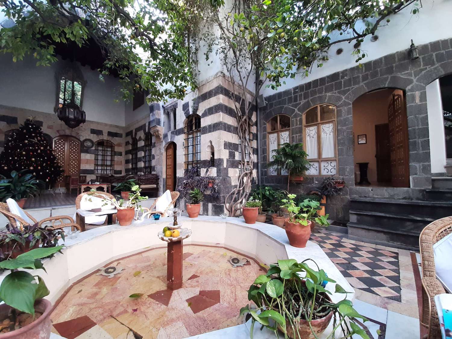 مساهمات الأندلسيّين والمغاربة في الحروب الصليبيّة في مصر والشام