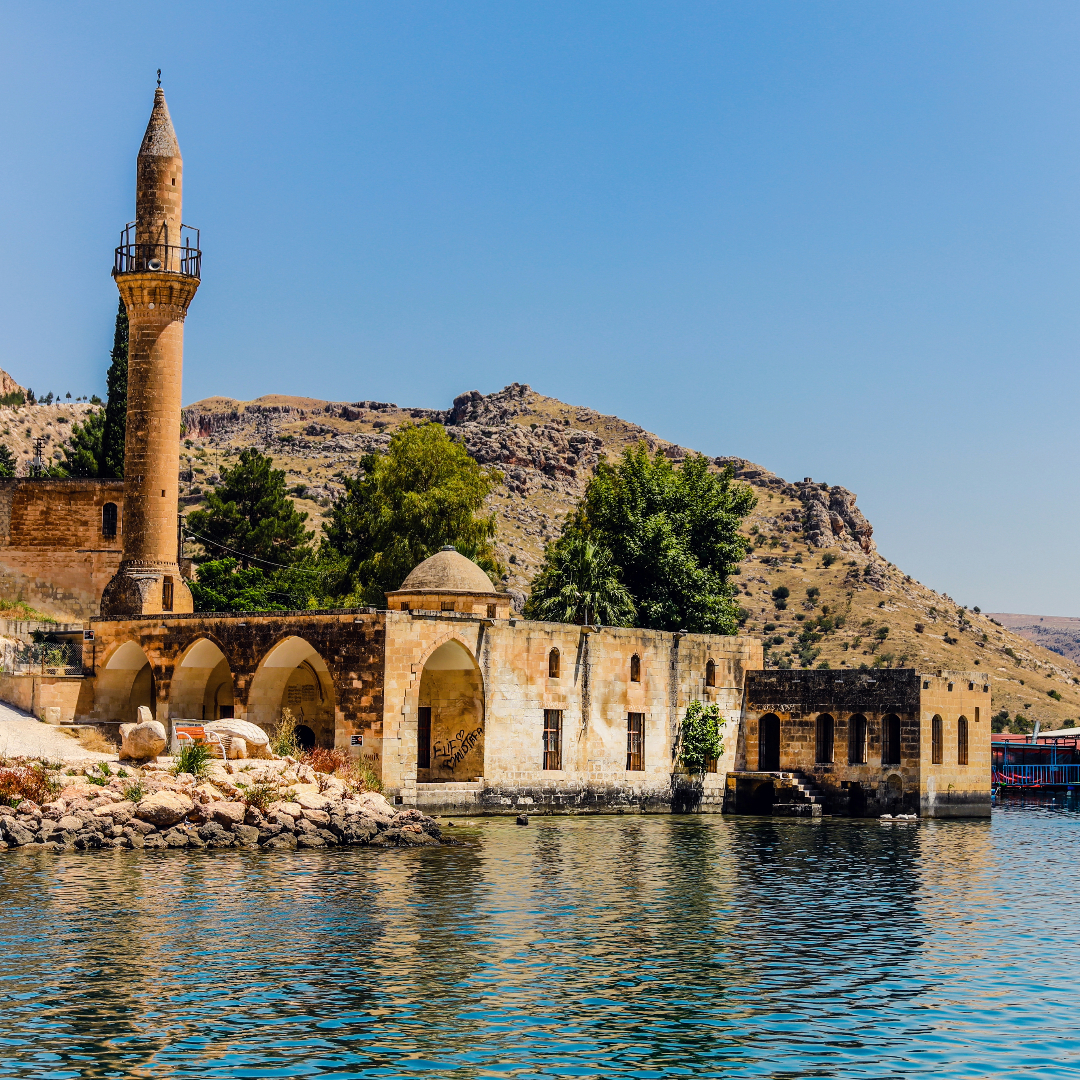 دير الزور، من مذابح تيمور لنگ إلى قيادة حرب العثمانية على الصفويّين إلى سنجق الزور البريطاني