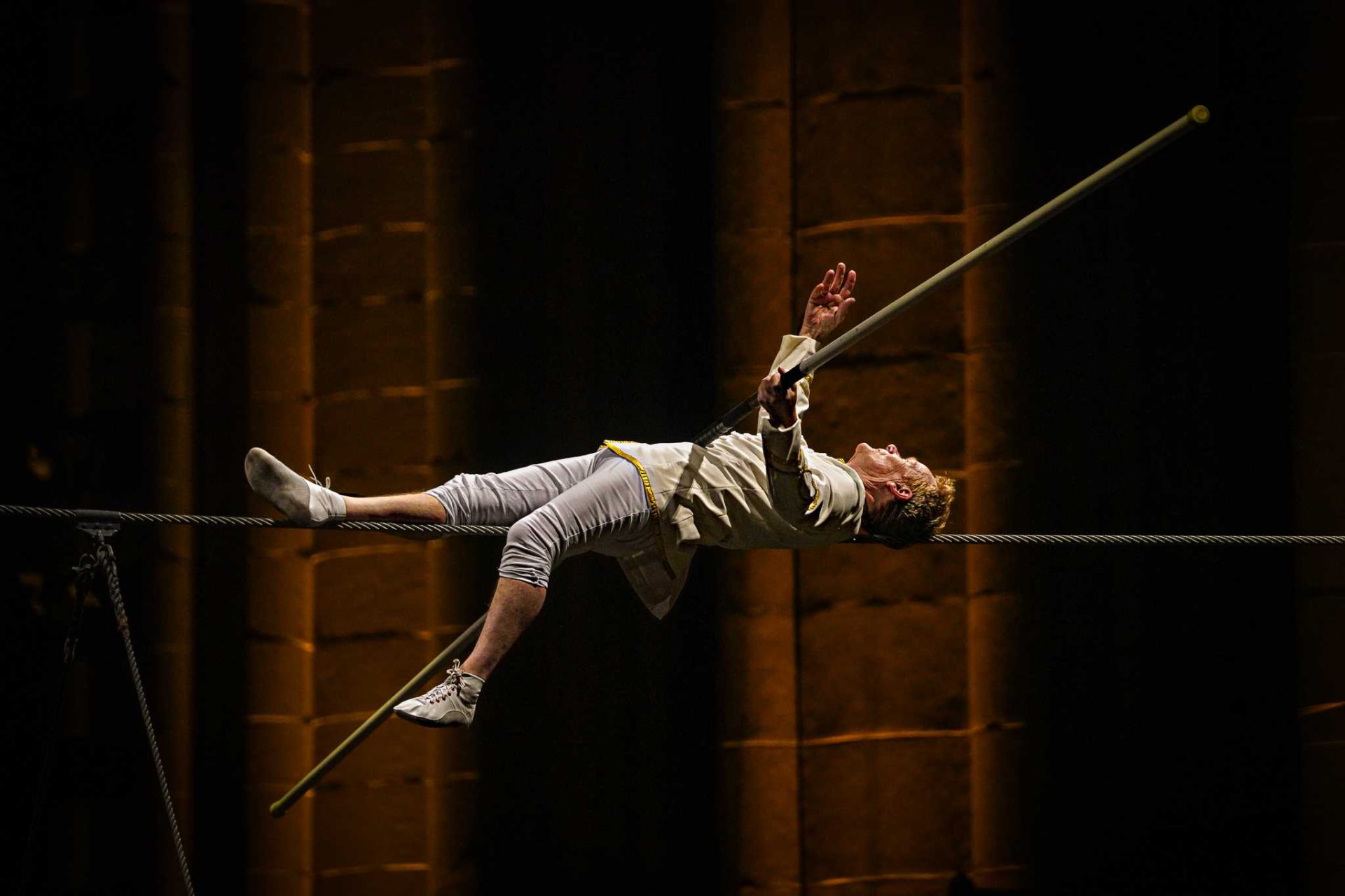 فنّ الموازنات على حبل مشدود: السياسة متعدّدة المحاور